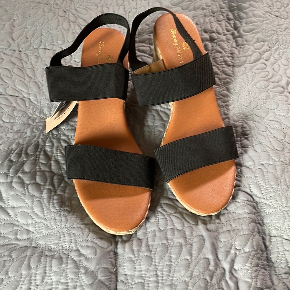 Very cute Tommy Bahama wedges, black women’s size 9 1/2 new with tags